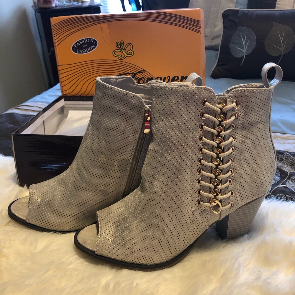 Open toe booties. - Picture 3 of 6